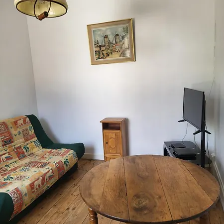Les Bleuets Apartment *